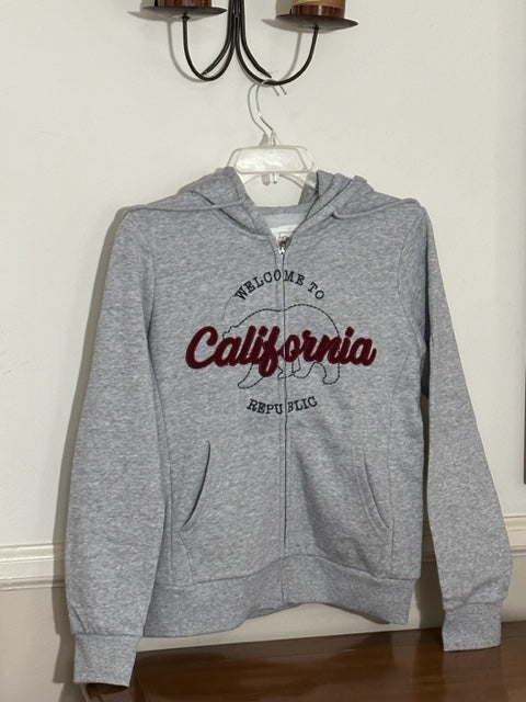 Gray fleece hoodie jacket with welcome to California republic logo collection.